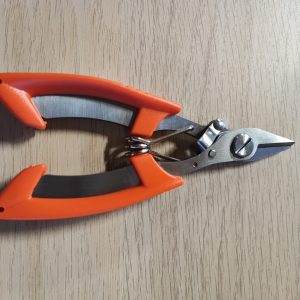 Euro Carp fonott zsinór vágó